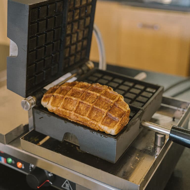 Gaufrier Krampouz en utilisation