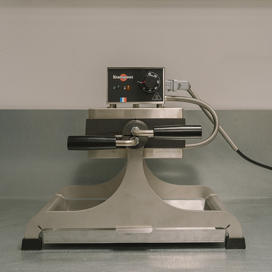 Gaufrier tournant 4x6 Bruxelles Krampouz dans une cuisine professionnelle