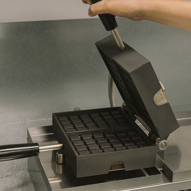 Gaufrier fourré Krampouz en utilisation